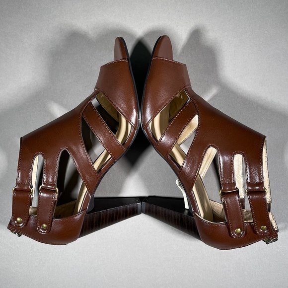 NWT Nine & Co. Brown Heels With Two Straps And Zipper Closure In Back Size 6M - Picture 8 of 13
